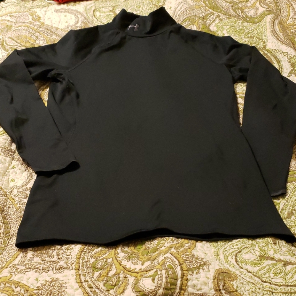 Mens M Under Armour Cold Gear mock neck shirt